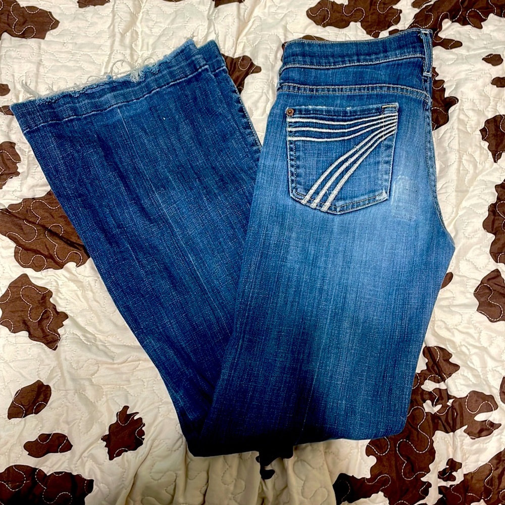 Size 26 length 32, have a patch on the inside from where it started to get warn
